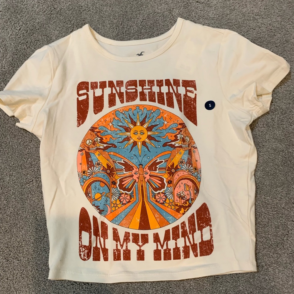 Hollister Cute “Sunshine On My Mind” Crop Top